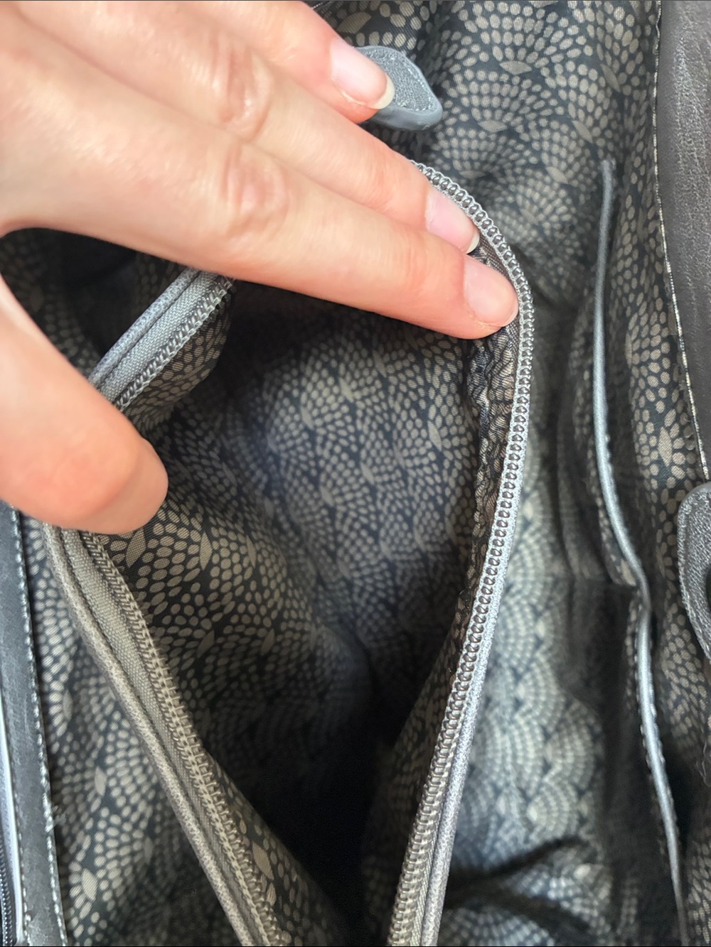 Classic Gray Leather Tote Bag - Versatile Everyday Handbag - Picture 7 of 8